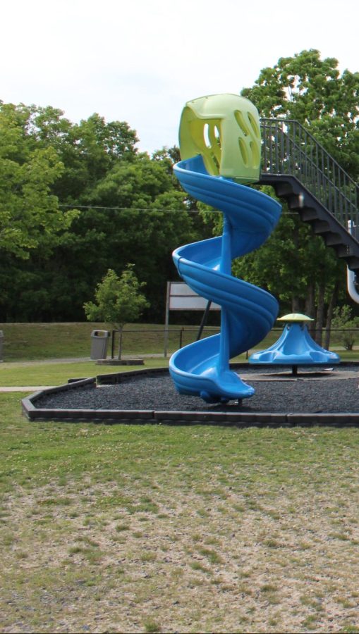 Large twisting slide at Koradigo Cove Park in Barnegat NJ 00011