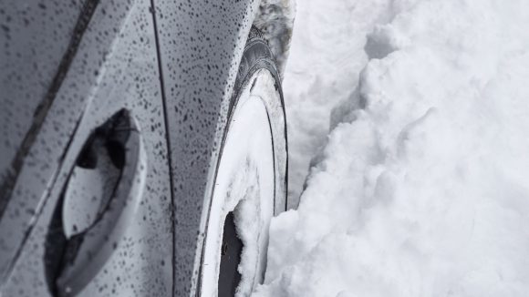 Winter driving tips for teens - what to do if you're stuck in the snow