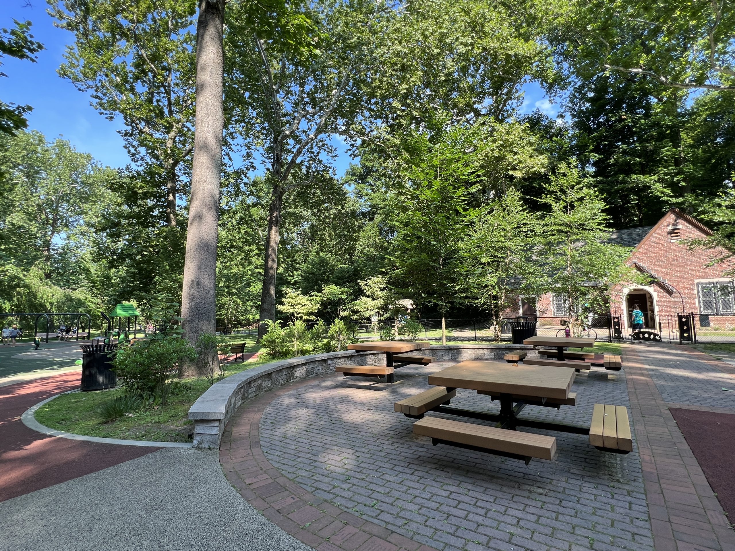 Grover Cleveland Playgrounds in Caldwell NJ - Picnic tables