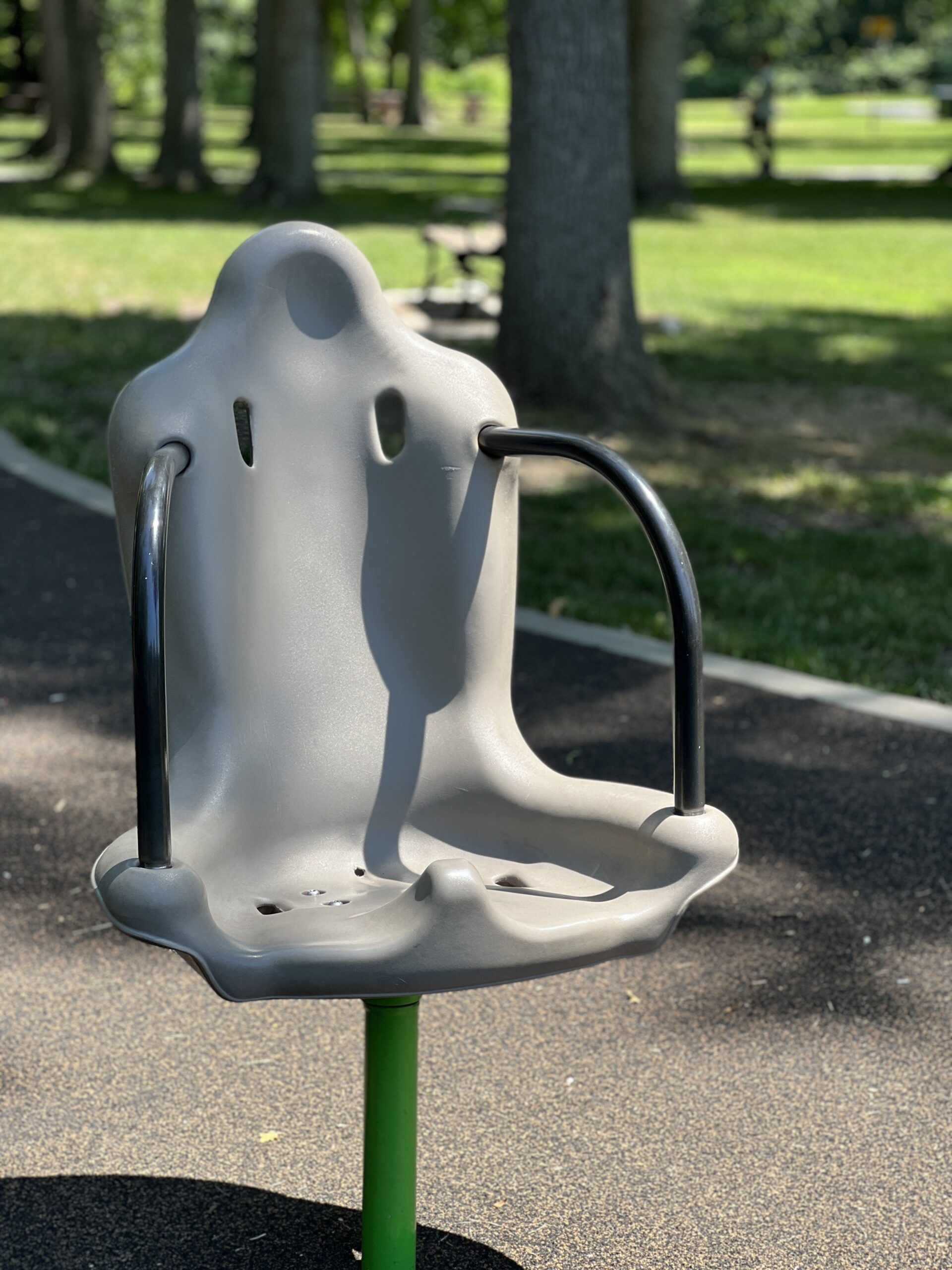 Nomahegan Park Playground in Cranford NJ - Features - Spinner seat