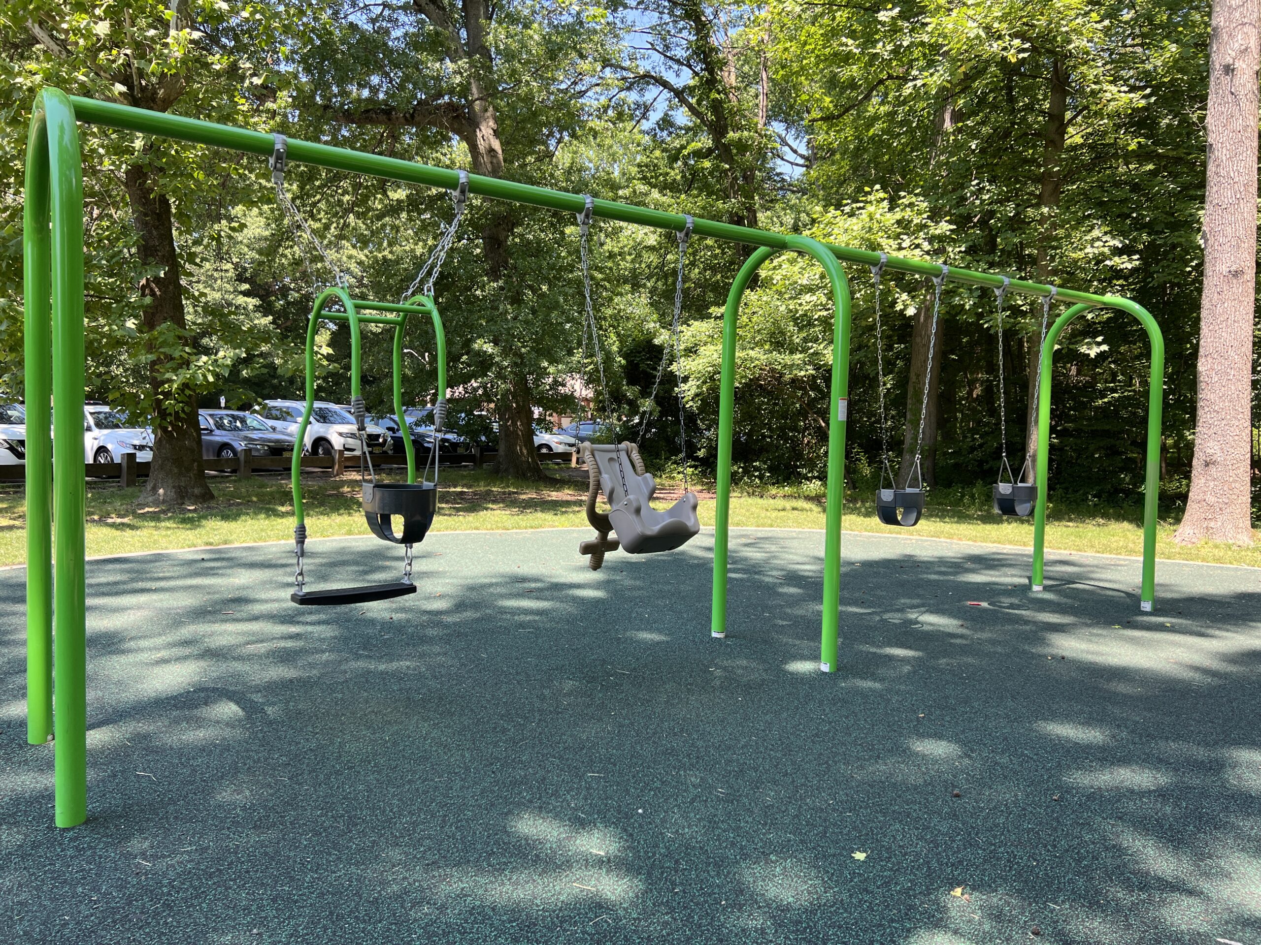 Nomahegan Park Playground in Cranford NJ - Swings - baby swings, accessible swing, companion swing WIDE image