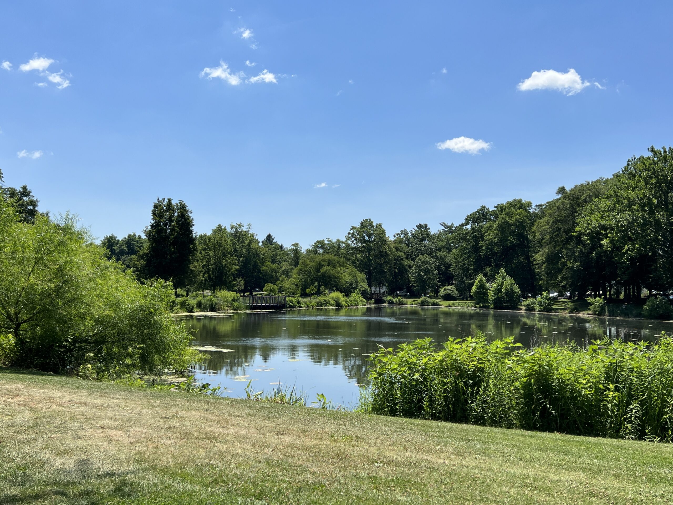 Nomahegan Park in Cranford NJ - Extras - lake with bridge view