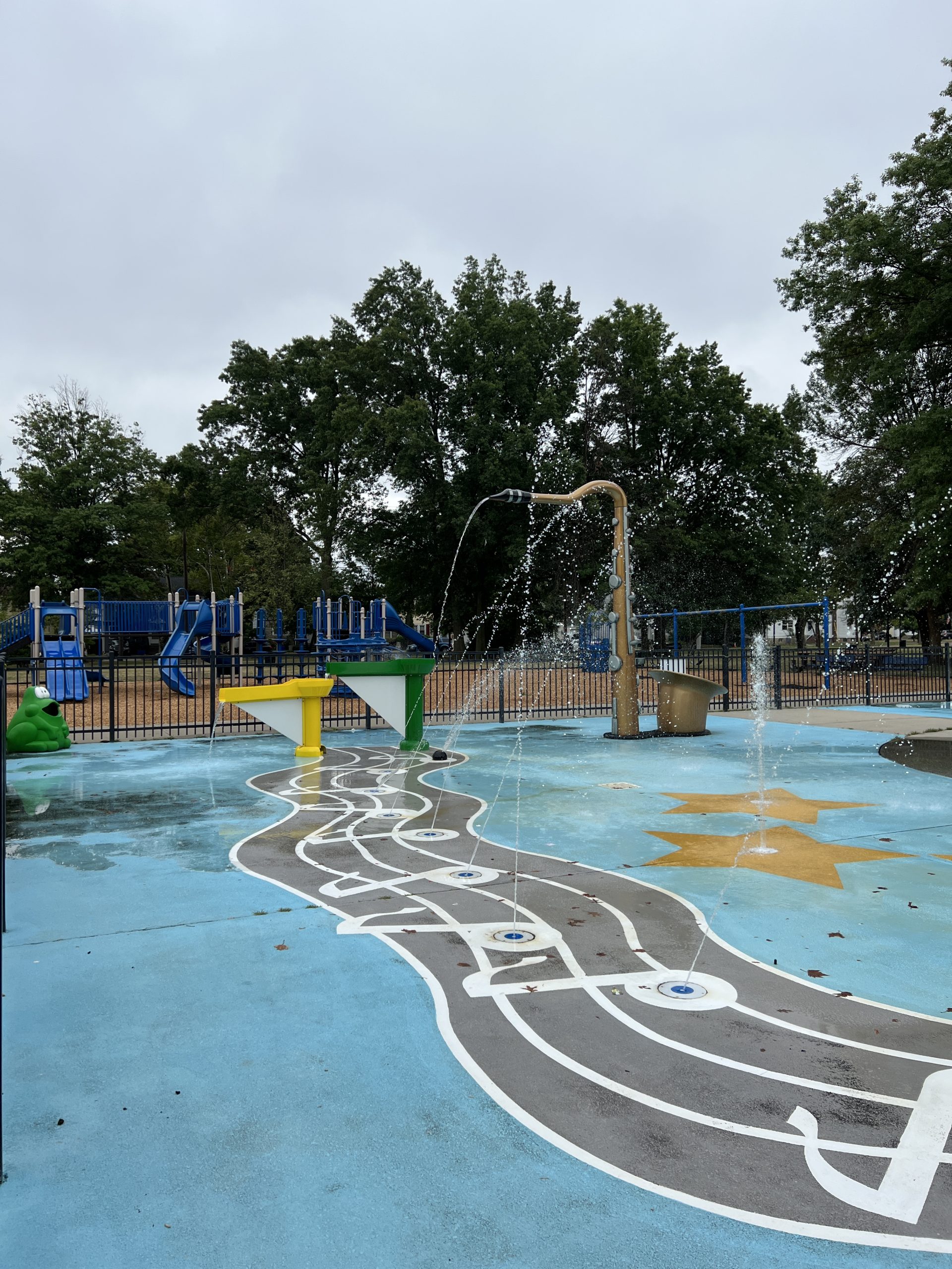 Sprayground with musical noters and saxophone spraying TALL at Carteret Park in Carteret NJ