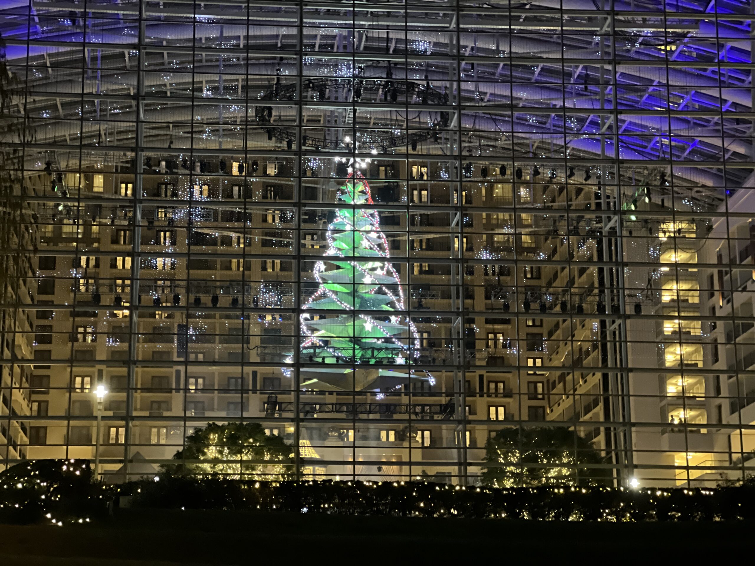 Hanging Christmas Tree at Gaylord National Resort view from outside